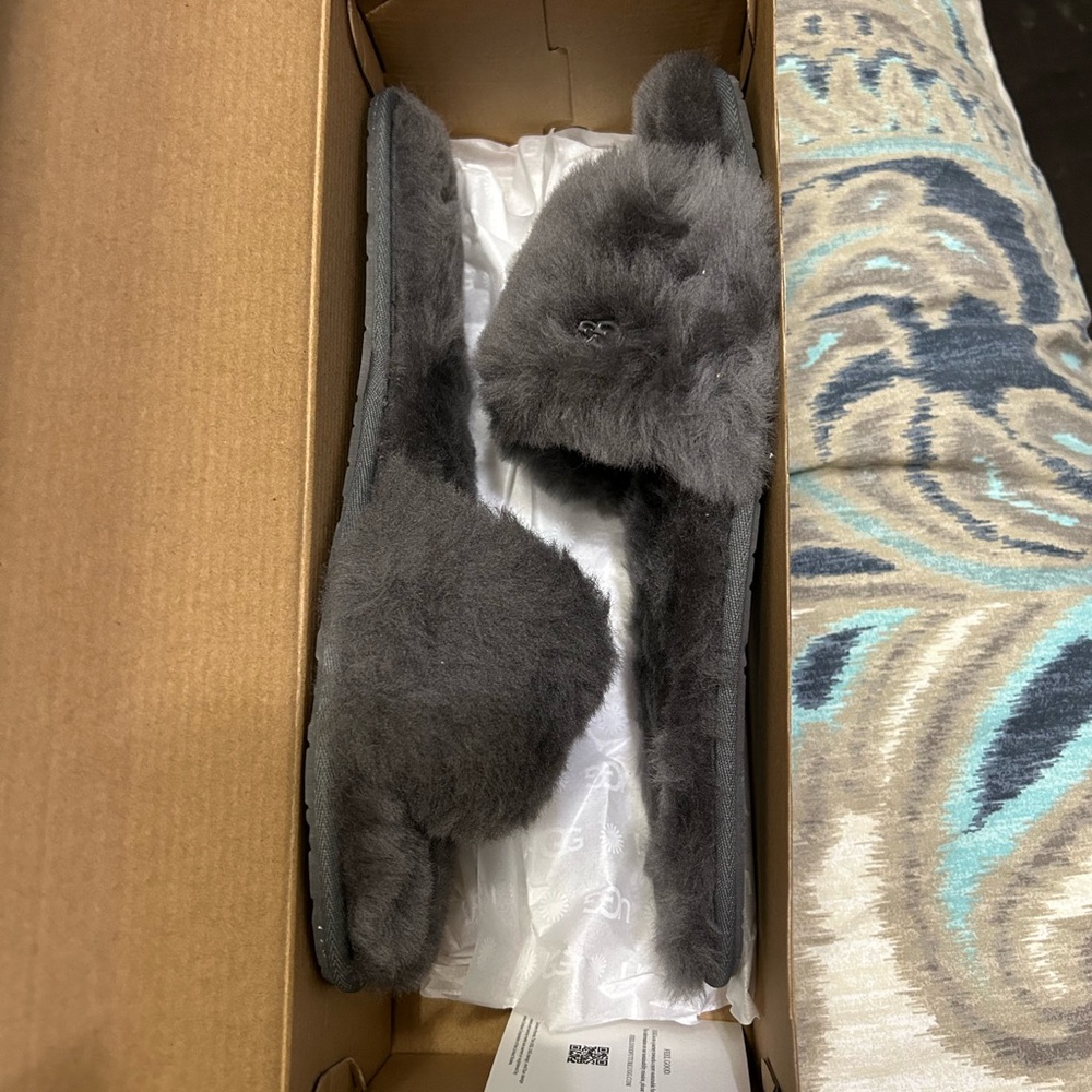 UGG Fluff Slide Slippers in Charcoal Gray - Picture 2 of 3